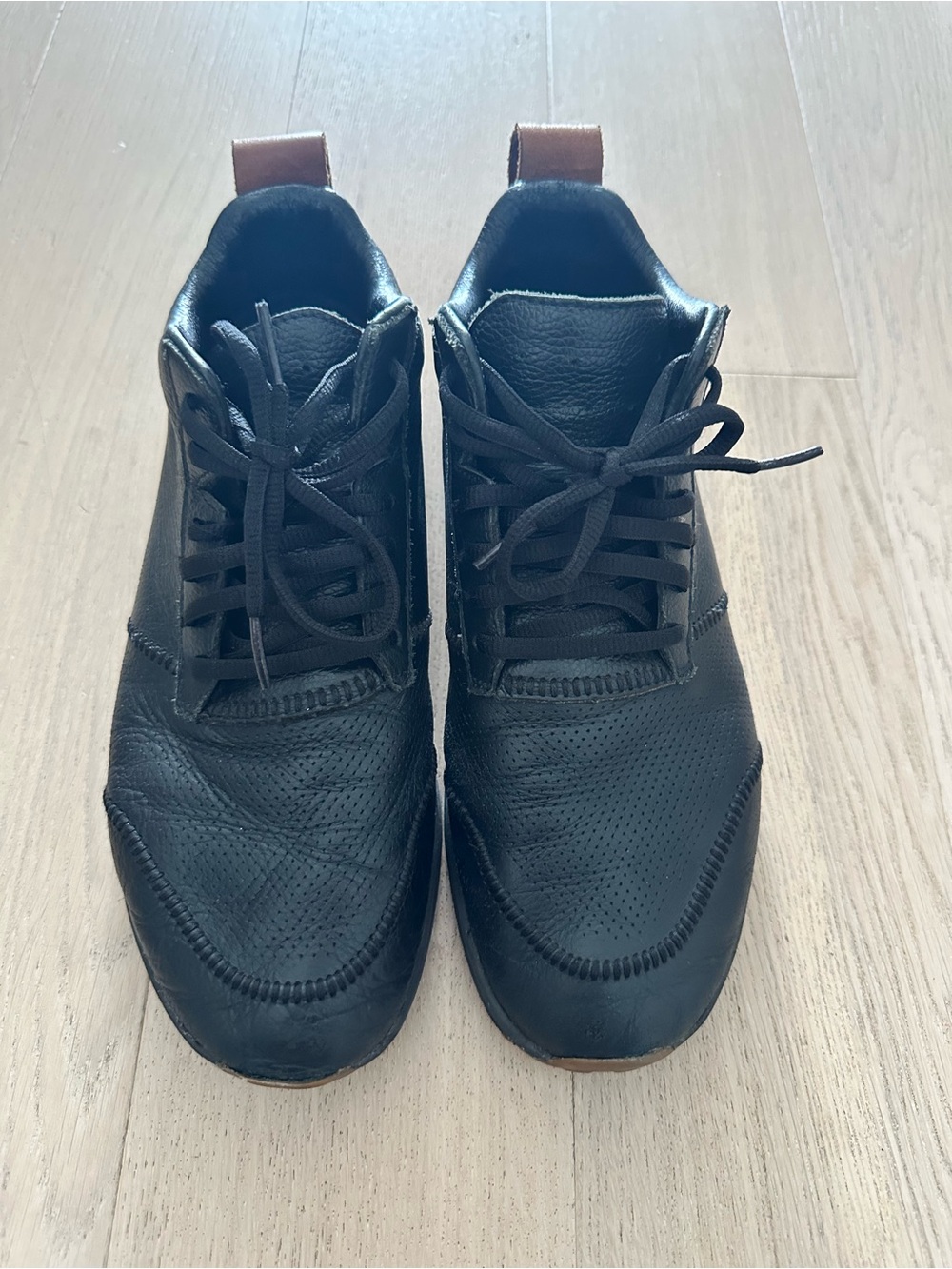 The Henry Mid Leather Sneaker
